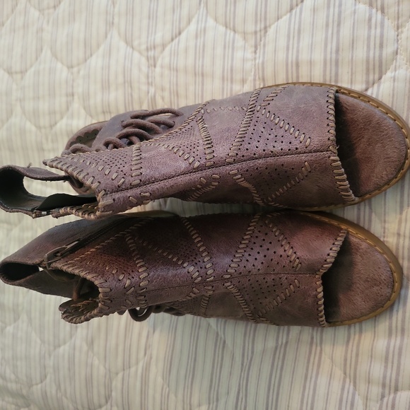 "NOT RATED" shoes - Picture 3 of 4